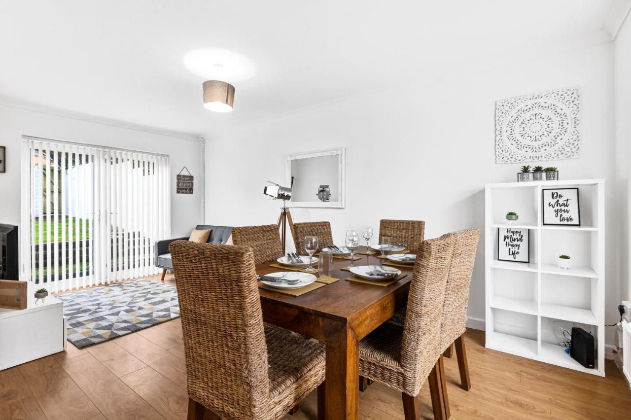 Off Road Parking, Garden, Tv'S In Bedrooms Morriston 外观 照片